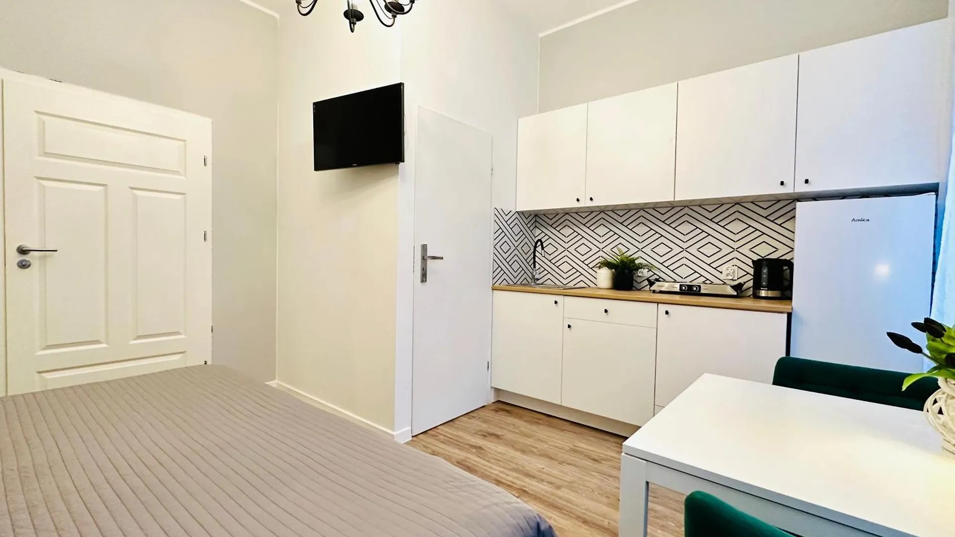 Studio By The Pier II Sopot Apartment